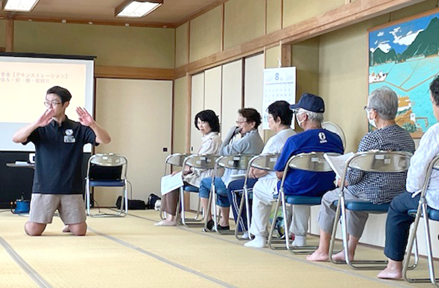 周南市スポーツ協会　井澤　毅さんを講師に「安全なこけ方教室」を行いました