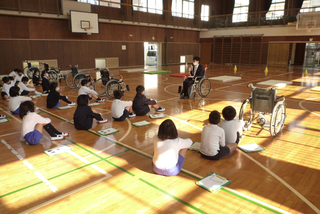 勝間小学校　福祉教育