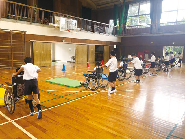 勝間小学校　福祉教育